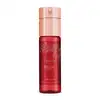 Desodorante corporal em spray da linha Floratta Red. Frasco cilíndrico de vidro vermelho com detalhes florais gravados. Tampa plástica rosada. Rótulo com o nome do produto e informações como volume de 100ml. Embalagem elegante com cores vermelha e rosa.