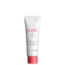 É um gel-creme da marca Clarins chamado "Re-Boost". O produto vem em um tubo branco com a tampa vermelha. No rótulo, está escrito "Re-Boost" em letras vermelhas. Abaixo, há a descrição "healthy glow tinted gel-cream".