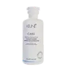 Frasco branco de condicionador Keune Care Derma Sensitive, com 250 ml de capacidade. O rótulo apresenta o nome da marca e do produto, bem como informações sobre sua função de acalmar o couro cabeludo sensível.