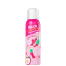Frasco de shampoo a seco da marca Ricca, com embalagem rosa vibrante e rótulo com ilustrações de maçãs e texto em português. O produto é apresentado como "Shampoo a seco" com a frase "Love is in the hair" destacada.