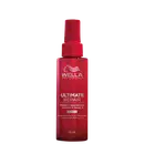 Produto da linha Ultimate Repair da Wella Professionals. Frasco plástico vermelho brilhante com formato cilíndrico e tampa da mesma cor. Rótulo com o logotipo da Wella, nome do produto "Ultimate Repair Miracle Hair Rescue" e descrição "com AHA & Omega-9".