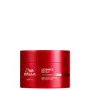 Frasco vermelho da linha Ultimate Repair da Wella Professionals, com 150 ml de capacidade. O rótulo destaca os ingredientes AHA e Omega-9 e menciona que o produto é uma máscara intensiva para reparar, fortalecer e adicionar brilho aos fios de cabelo.