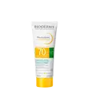 Tubo de protetor solar Bioderma Photoderm Antioleosidade, com FPS 70, para peles mistas, oleosas e com tendência à acne. Embalagem branca e amarela com rótulo destacado.