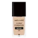 A imagem mostra uma embalagem de base líquida da marca Wet n Wild. É o produto PhotoFocus Foundation. A embalagem é um frasco retangular com o rótulo frontal que exibe o nome do produto e a marca.