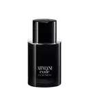A imagem mostra um frasco cilíndrico preto brilhante, com linhas retas e modernas. No corpo do frasco, está inscrito em letras brancas "ARMANI code EAU DE PARFUM", deixando evidente que é um eau de parfum da linha Code da marca Armani.