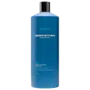 Frasco de condicionador da marca Sebastian Professional, na cor azul, com rótulo destacando o nome da marca e a descrição "Hydro Intensely Hydrating Conditioner". O produto é apresentado em embalagem plástica com tampa preta.