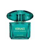 Frasco de item de perfumaria de cor verde esmeralda brilhante com tampa em formato oval. Rótulo em letras douradas exibe a marca "VERSACE CRYSTAL EMERALD" e a descrição "EAU DE PARFUM".