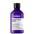 Frasco de shampoo profissional da marca L'Oréal Professionnel, com design em tons de roxo e preto, rotulado como "Keratin Alpha Sleek" com informações sobre seus benefícios para cabelos.