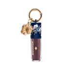 Gloss labial da marca Bruna Tavares BT x Bridgerton, com brilho suave e textura leve.