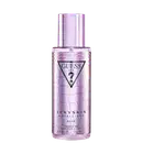 Frasco de perfume Guess Sexy Skin Metallique Rose, com embalagem rosa com textura de couro, rótulo triangular preto com logotipo Guess, contendo 250 ml de bruma perfumada.