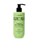 Frasco verde-claro com bomba preta, rotulado como "Vizcaya Curl Nutrition Leave-in Nutri-definição", contendo óleos de moringa e baobá, com proteção térmica de 250°C.