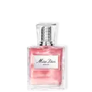 Frasco de item de perfumaria Miss Dior Parfum com líquido rosa, tampa prateada texturizada e rótulo branco com inscrição em preto, sobre fundo branco.