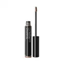 MAC Pro Brow Whipproof. Frasco cilíndrico preto com aplicador em espiral. Produto em tom marrom. Embalagem elegante com rótulo branco. Ideal para sobrancelhas duradouras e precisas.