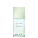Frasco de item de perfumaria da marca Issey Miyake, com formato quadrado, em tons de verde claro, com rótulo em texto branco.