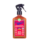 Frasco de spray de leite da marca Lola From Rio, com rótulo rosa e verde destacando a fórmula natural e vegana do produto. O frasco possui um gatilho preto e contém 250 ml do produto.