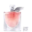 Frasco de perfume Lancôme com tampa prateada e corpo de vidro transparente contendo líquido rosa. Rótulo com nome da marca visível na parte inferior do frasco.