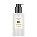 Loção Hidratante Corporal English Pear & Freesia, da marca Jo Malone.