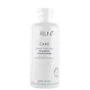 Frasco branco de shampoo Keune Care Derma Exfoliate, com rótulo em preto e branco indicando o nome do produto e sua função de remover caspa do couro cabeludo.