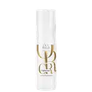 Frasco branco de shampoo da linha Oil Reflections da Wella Professionals, com rótulo dourado destacando o nome do produto "Luminous Reveal Shampoo".