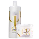 Dois produtos da linha Oil Reflections da Wella Professionals: um frasco branco de 1 litro de shampoo e um pote branco de máscara potencializadora de luminosidade. Ambos apresentam detalhes em dourado no rótulo.