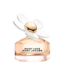 Frasco de perfume Marc Jacobs Daisy Love com flor branca e centro dourado em fundo preto. Embalagem com nome da fragrância em letras pretas.
