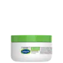 Creme hidratante Cetaphil em embalagem plástica branca e verde, com rótulo destacando os benefícios para pele sensível. Produto recomendado por dermatologistas, com 250g de conteúdo.