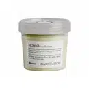 Frasco de condicionador Momo da marca Davines, com tampa transparente e rótulo branco com texto em preto. O produto contém extrato de melão amarelo e é indicado para cabelos secos ou desidratados.