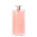Frasco de perfume Idôle Lancôme de formato retangular, com tampa rosada e corpo transparente contendo um líquido de tonalidade rosa clara. O rótulo apresenta o nome da marca em destaque.