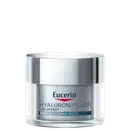 Frasco de creme facial noturno da marca Eucerin, com tampa prateada, rótulo branco e azul, contendo texto "Hyaluron-Filler + 3x Effect Firming Creme Noite".