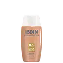 Frasco de protetor solar ISDIN Fotoprotector Fusion Water Magic Color Media, com fator de proteção solar 50.