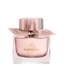Frasco de perfume Burberry My Burberry Blush, com design elegante em tons de rosa, com laço rosa e rótulo dourado destacando o nome da fragrância.