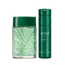 Dois itens Arbo Botanic com frasco de vidro quadrado contendo líquido verde claro com padrão de folhas em relevo e tampa verde, acompanhado de um frasco de body spray verde escuro com texto branco visível.
