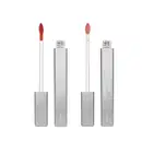 Dois batons líquidos Make B. One Velvet Sublime em tubo prateado com haste branca e esponja aplicadora na cor do produto, sendo um na cor rosa French Rose e outro na cor vermelho Deep Carmine.
