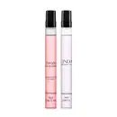 Dois vidros cilíndricos transparentes de tampas pretas com 10ml de desodorante colônia em cada um, sendo um de líquido rosa e letras pretas da marca Floratta Red Blossom e outro com líquido azul claro e letras pretas da marca Linda Irresistível.