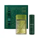 Caixa de presente verde com ilustrações de temática natalina douradas e laço verde ao lado de 2 itens de perfumaria da marca Arbo Forest, sendo um desodorante colônica em frasco de vidro transparente com líquido verde e tampa verde e um body spray verde.