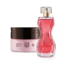 Combo com frasco de vidro com líquido rosa dentro de desodorante colônia Glamour Myriad com tampa em acrílico transparente e borrifador dourado, acompanhado de pote de creme hidratante desodorante corporal Egeo Choc com tampa marrom e corpo rosa.