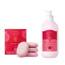 Imagem de uma caixa vermelha, quatro sabonetes em barra na cor rosa e frasco branco de loção hidratante corpora, todas em tons de vermelho, rosa e branco da marca Cuide-se Bem Morango e Leite, exibindo imagens de morangos nas embalagens.