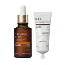 Imagem de dois frascos contendo 30ml de sérum de alta potência da marca Botik Vitamina C, sendo um frasco marrom com detalhe prateado, conta-gotas branco e rótulo laranja e amarelo, e um refil em bisnaga branca com rótulo em marrom.