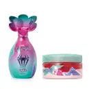 Kit da marca Sophie Marvel Spider-Gwen, incluindo frasco de colônia infantil nas cores rosa e azul com tampa em formato de flor e pote de creme em embalagem nas cores vermelha, rosa e azul com ilustração estilo quadrinhos da Spider Gwen.