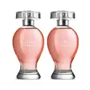 Imagem de dois vidros transparentes de 100ml contendo desodorante colônia da marca Cecita Blossom. Eles têm formato curvilíneo com líquido rosa, tampas prateadas e letras brancas.