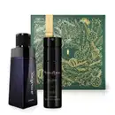 Imagem do Combo Malbec que traz um moderno vidro preto com letra prata do desodorante colônia da linha Noir, um frasco preto com letras douradas de body splash da linha Black e uma caixa presenteável verde com fita e estampa douradas.
