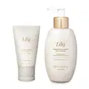 Imagem do Combo Lily Acetinados, contendo um frasco de creme de banho com bomba dosadora e uma bisnaga de creme para mãos. As embalagens são nas cores branca e dourada.
