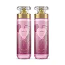 Imagem de dois frascos de body splash da linha Dream Amor no Ar. A embalagem é de vidro, com tampa transparente e válvula spray dourada. O rótulo traz um coração estampado e detalhes em tons de roxo. Cada recipiente traz 200ml do produto.