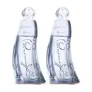 Imagem de dois frascos de vidro transparente azulado com rótulos da marca Accordes Harmonia, contendo uma fragrância floral com design elegante e texto manuscrito em preto.