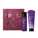 Caixa de presente de cor vinho com um grande coração contendo ilustrações em relevo de temática celestial. Ao lado, uma bisnaga roxa de hidratante desodorante corporal e um frasco de body splash da linha Nativa Spa Orquídea Noire.
