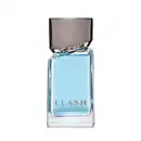 Frasco de item de perfumaria da marca Clash feito em vidro transparente com líquido azul claro dentro, tampa cinza, em formato retangular com bordas arredondadas, exibindo o nome da marca em letras prateadas.