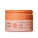 Pote em tons de rosa com letras pretas e pêssego ilustrado contendo 230g de creme esfoliante de bumbum Cuide-se Bem Bumbum de Pêssego.