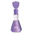 Frasco transparente simulando vidro laboratorial com líquido roxo, tampa com um escudo na tampa da mesma cor, contendo 120ml de colônia infantil Poção da Força da marca Dr. Botica.