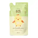 Refil de condicionador suave da marca Boti Baby em forma de sachê nas cores rosa e amarelo claro com ilustração de passarinho amarelo com detalhes laranjas.