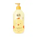 Frasco amarelo claro com ilustração de um passarinho amarelo com detalhes, tampa e bomba dosadora laranjas contendo 400ml de sabonete líquido de glicerina da marca Boti Baby.